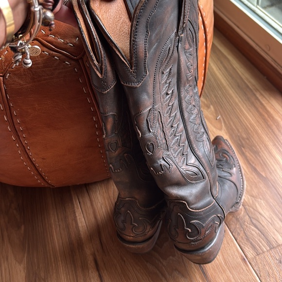 Stylish Brown Heeled Boots - Picture 4 of 4